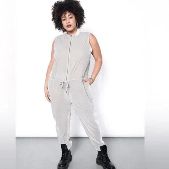 WILDFANG THE EMPOWER VELVET JUMPSUIT SMALL - Picture 1 of 14